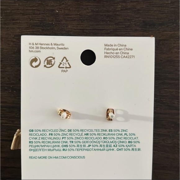 H&M Christmas Bow Earrings NWT - Picture 2 of 3